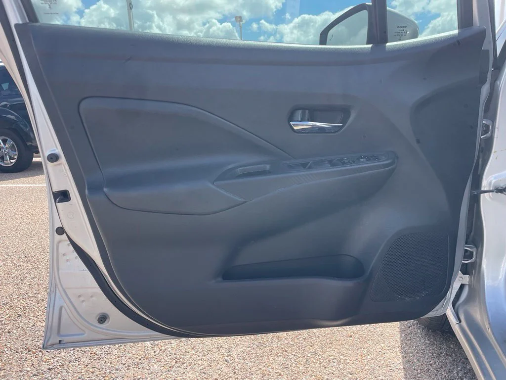 Used 2023 Silver Nissan 1.6 SV image 12