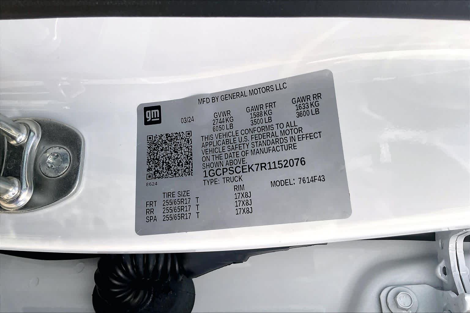 Used 2024 Summit White Chevrolet 2WD LT image 35