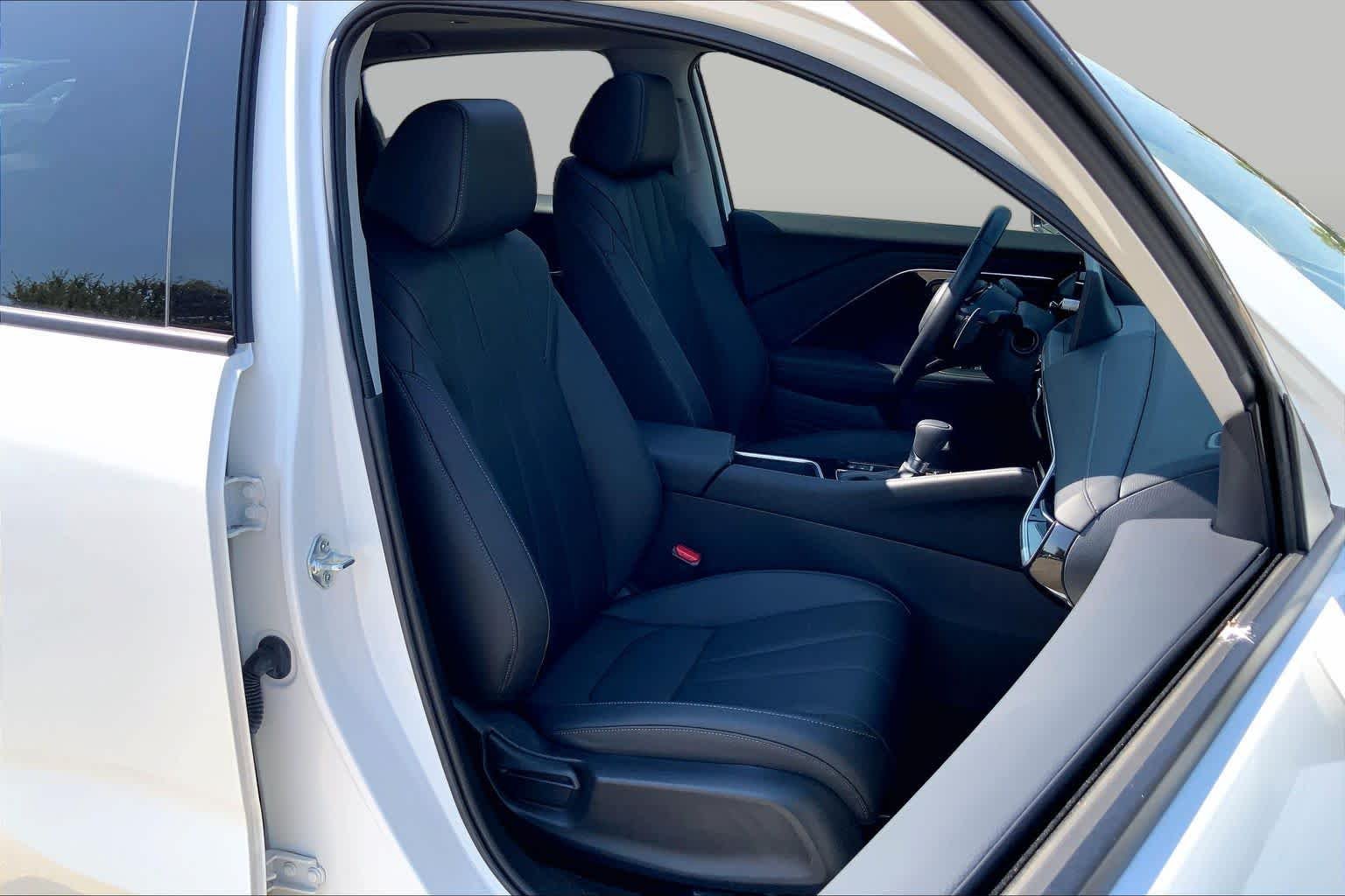 Used 2025 Platinum White Pearl Acura  image 9