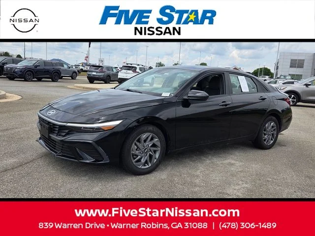 Used 2024 Black Hyundai SEL image 3