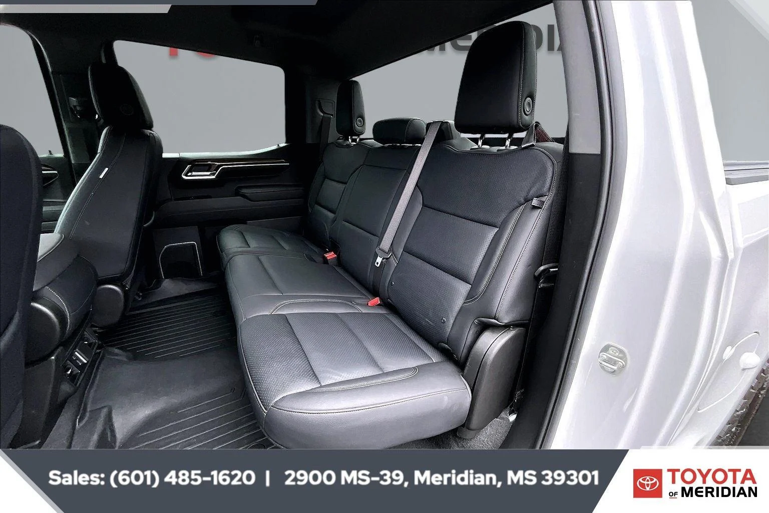 Used 2024 Summit White Chevrolet RST image 19
