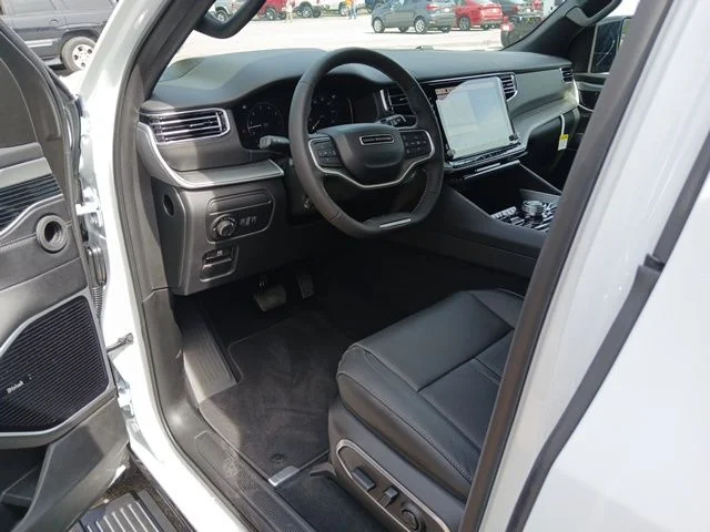 New 2026 Bright White Clear-Coat Exterior Paint Jeep Limited Reserve image 62