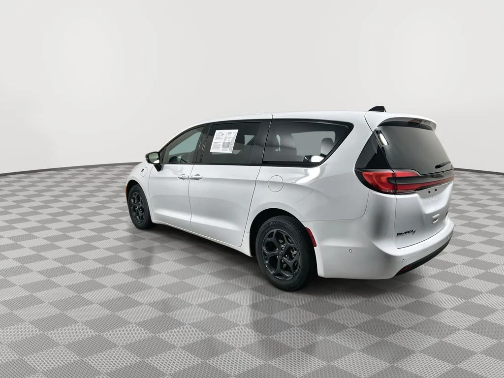 Used 2024 White Chrysler Select S Appearance image 6