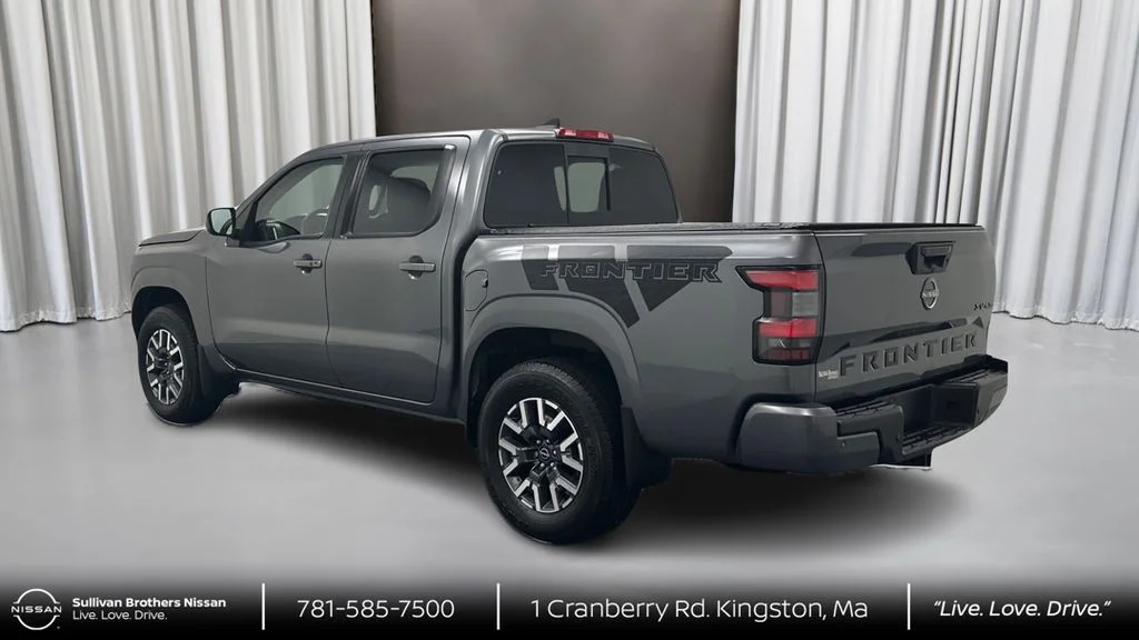 Used 2022 Gray Nissan SV image 7