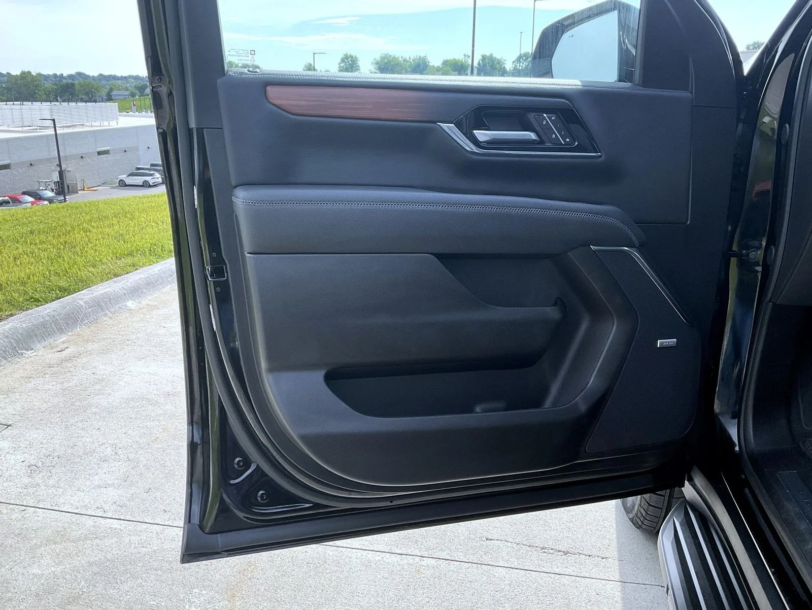 Used 2025 Black GMC Denali image 10