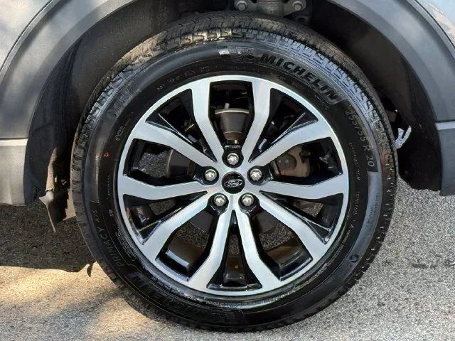 Used 2023 Gray Ford ST-Line image 7