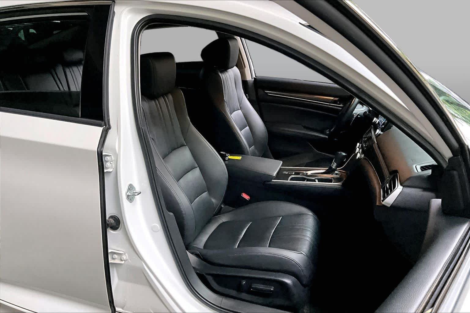 Used 2022 Platinum White Pearl Honda Sport SE image 8
