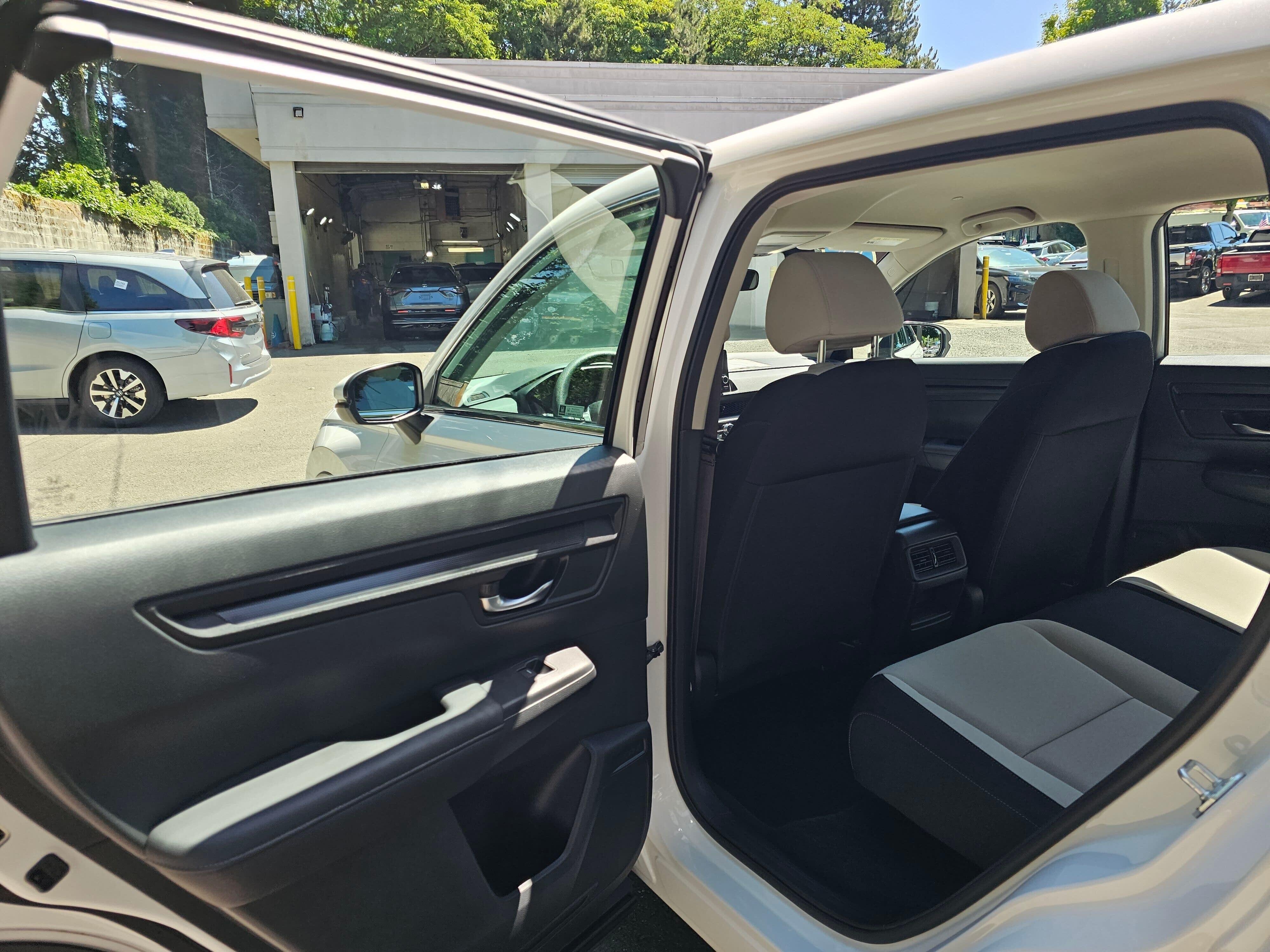 2024 Honda CR-V LX - Photo 18
