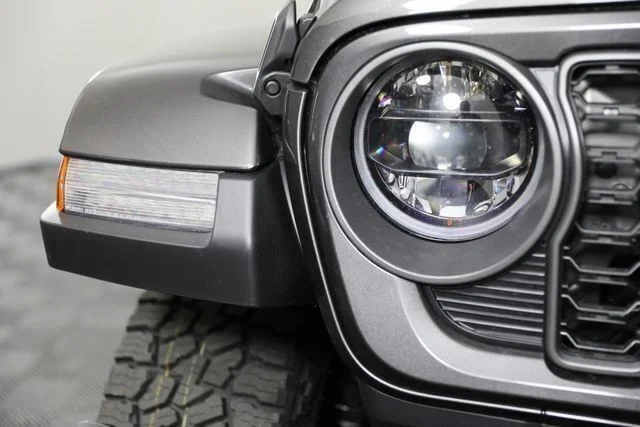 New 2026 Granite Crystal Metallic Clear-Coat Exterior Paint Jeep Mojave X image 26