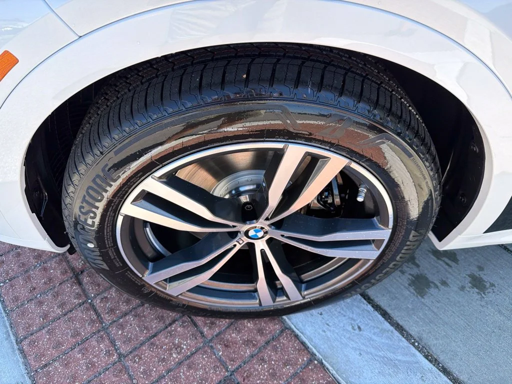 New 2027 White BMW xDrive40i image 9