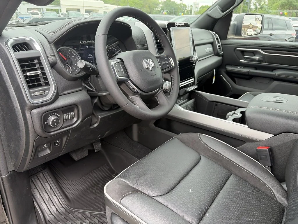 New 2026 Diamond Black Crystal Pearl-Coat Exterior Paint RAM Laramie image 10