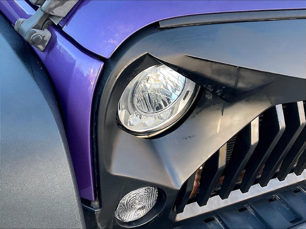 Used 2018 Xtreme Purple Pearlcoat Jeep Unlimited Sport image 31