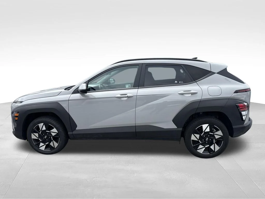 Used 2025 Cyber Gray Metallic Hyundai SEL image 2