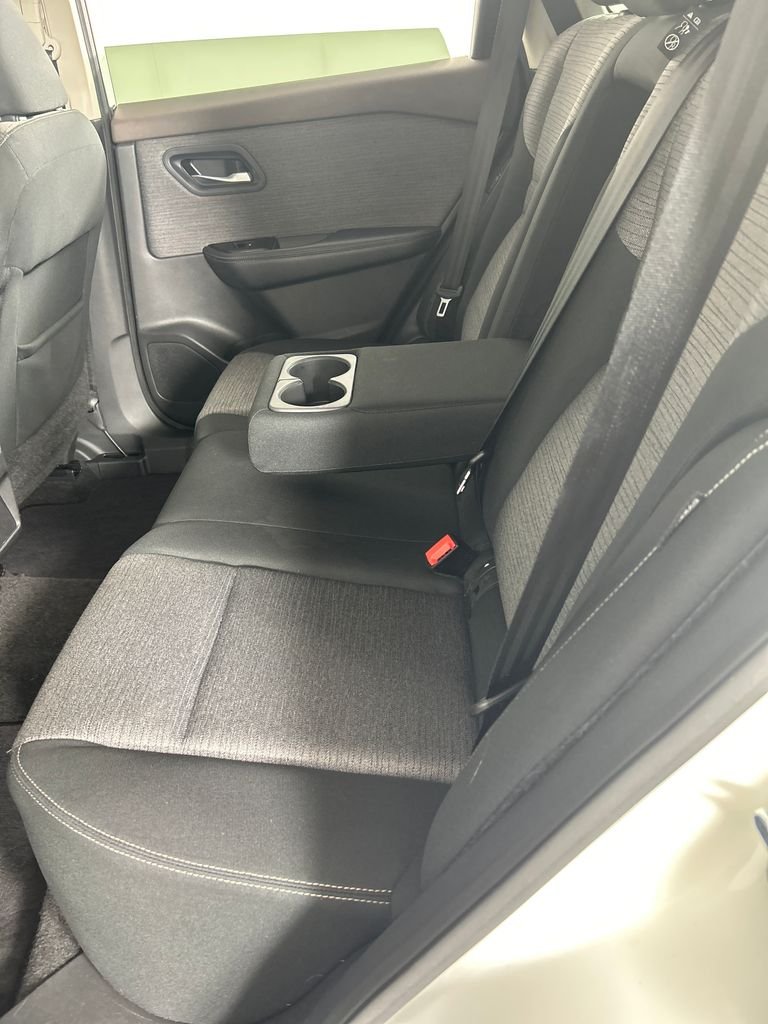 2022 Nissan Rogue SV - Photo 17