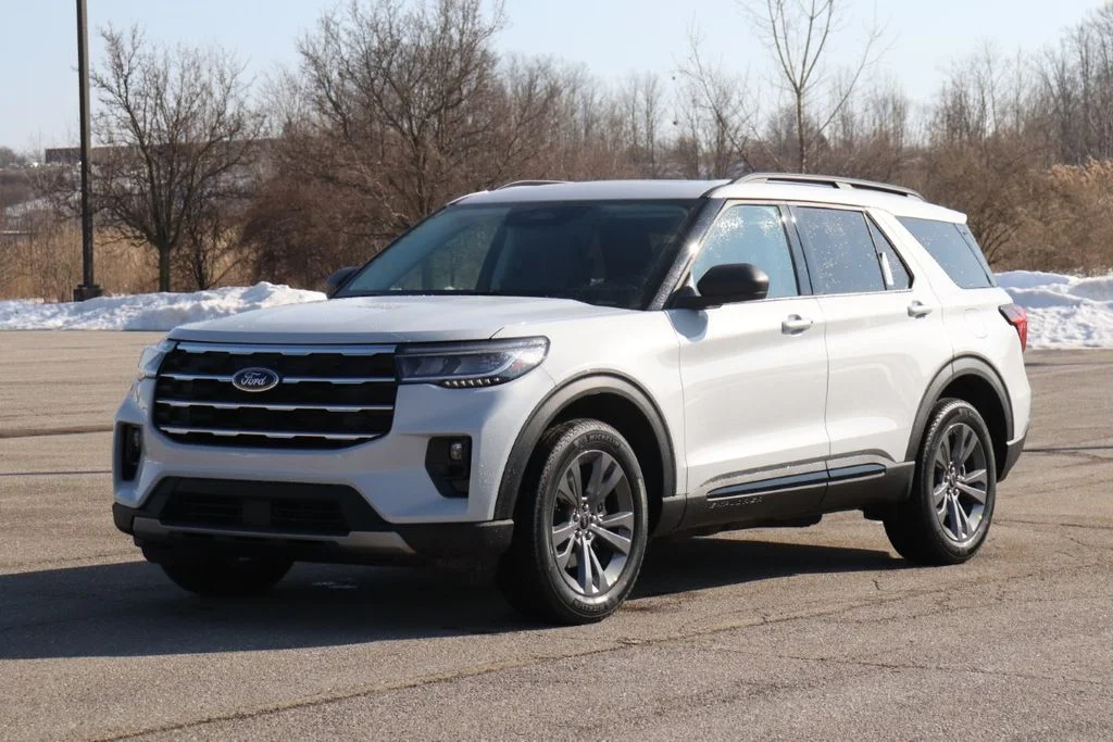 New 2026 Space White Metallic Ford Active image 5