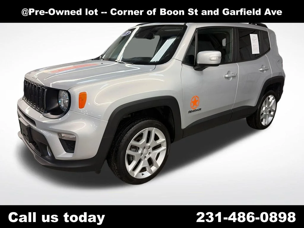 Used 2021 Silver Jeep Latitude image 1