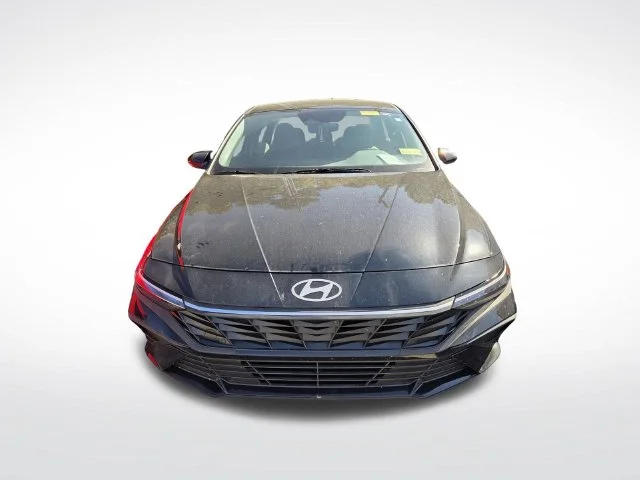Used 2025 Black Hyundai SEL Sport image 6