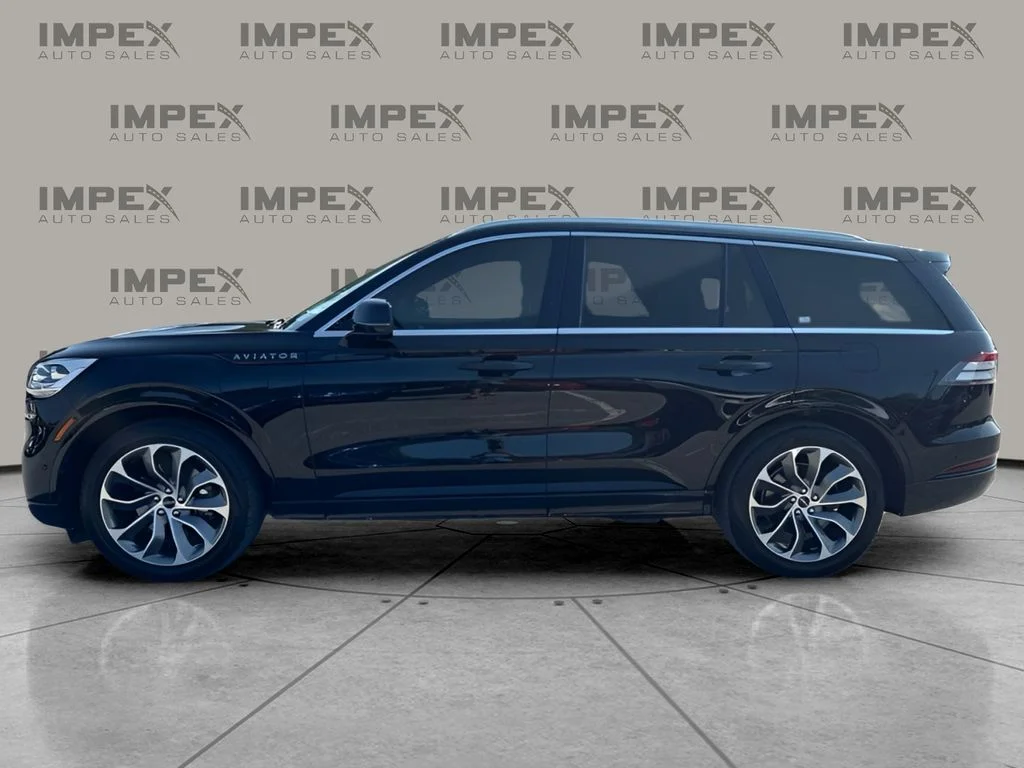 Used 2021 Black Lincoln Grand Touring image 2