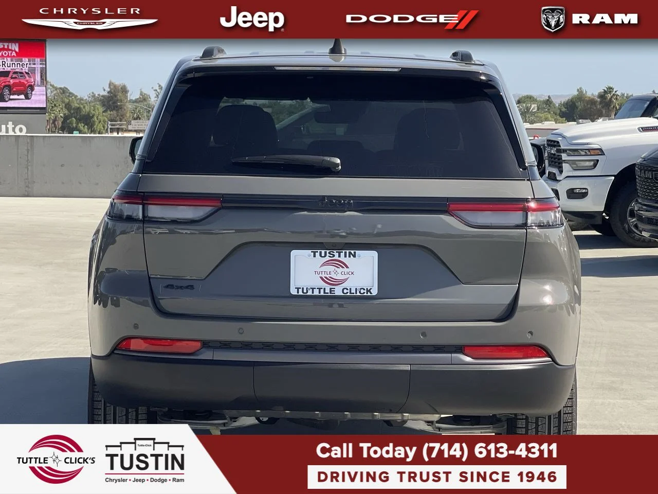 New 2027 Sting-Gray Clear-Coat Paint Jeep Limited image 11