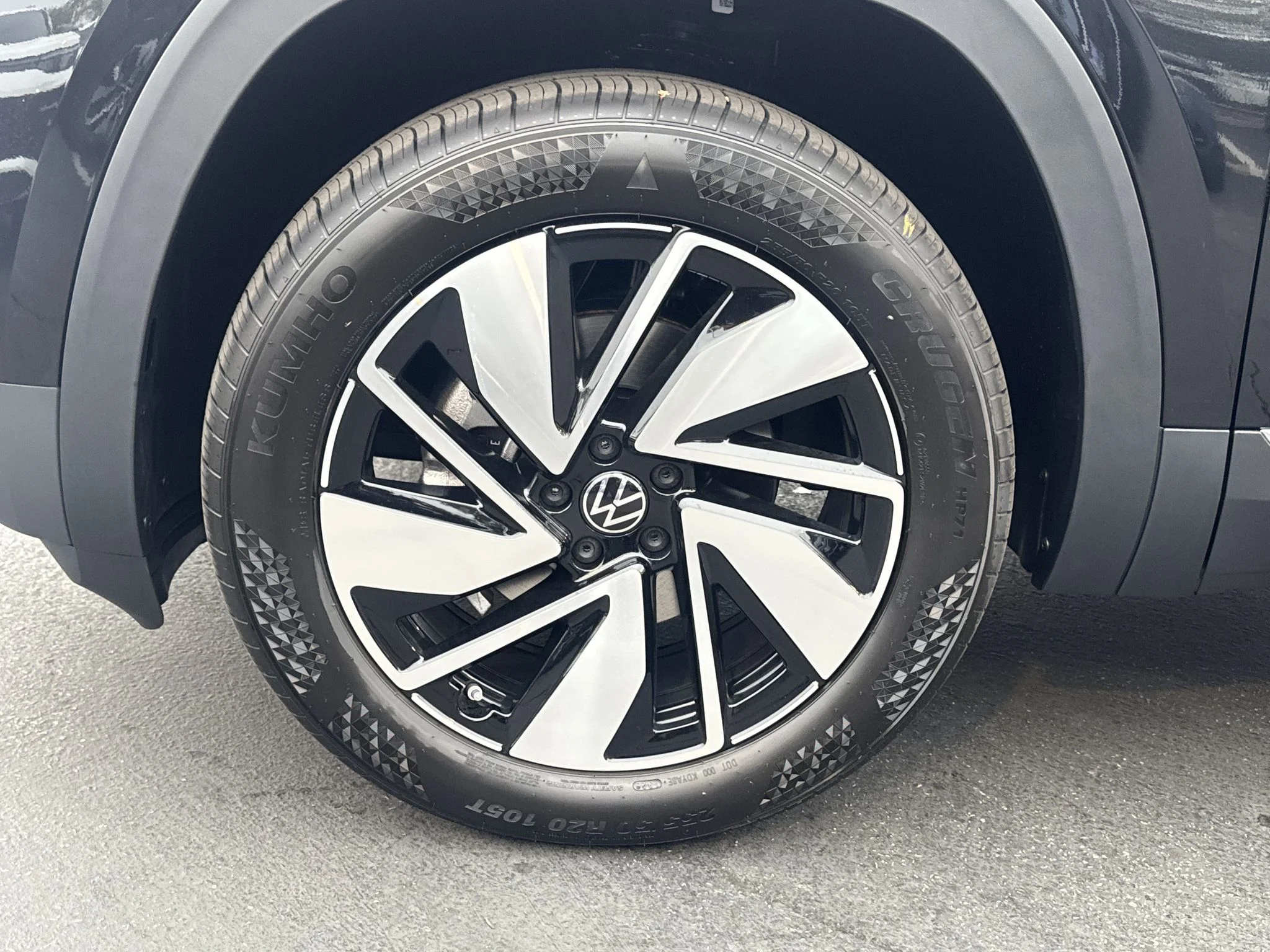 New 2026 Deep Black Pearl Volkswagen 2.0T SEL image 10