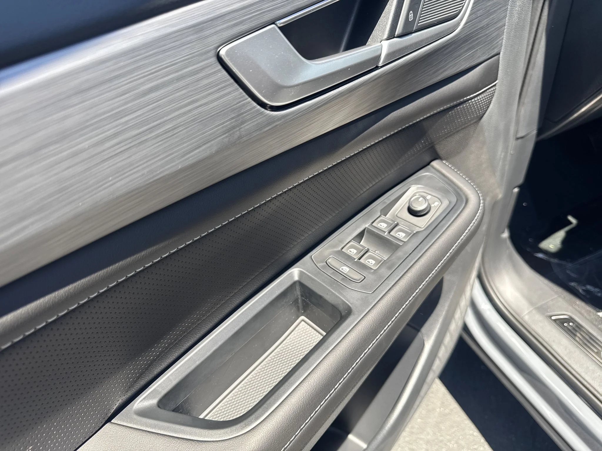 New 2026 Pure Gray Volkswagen 2.0T SE w/Technology image 13