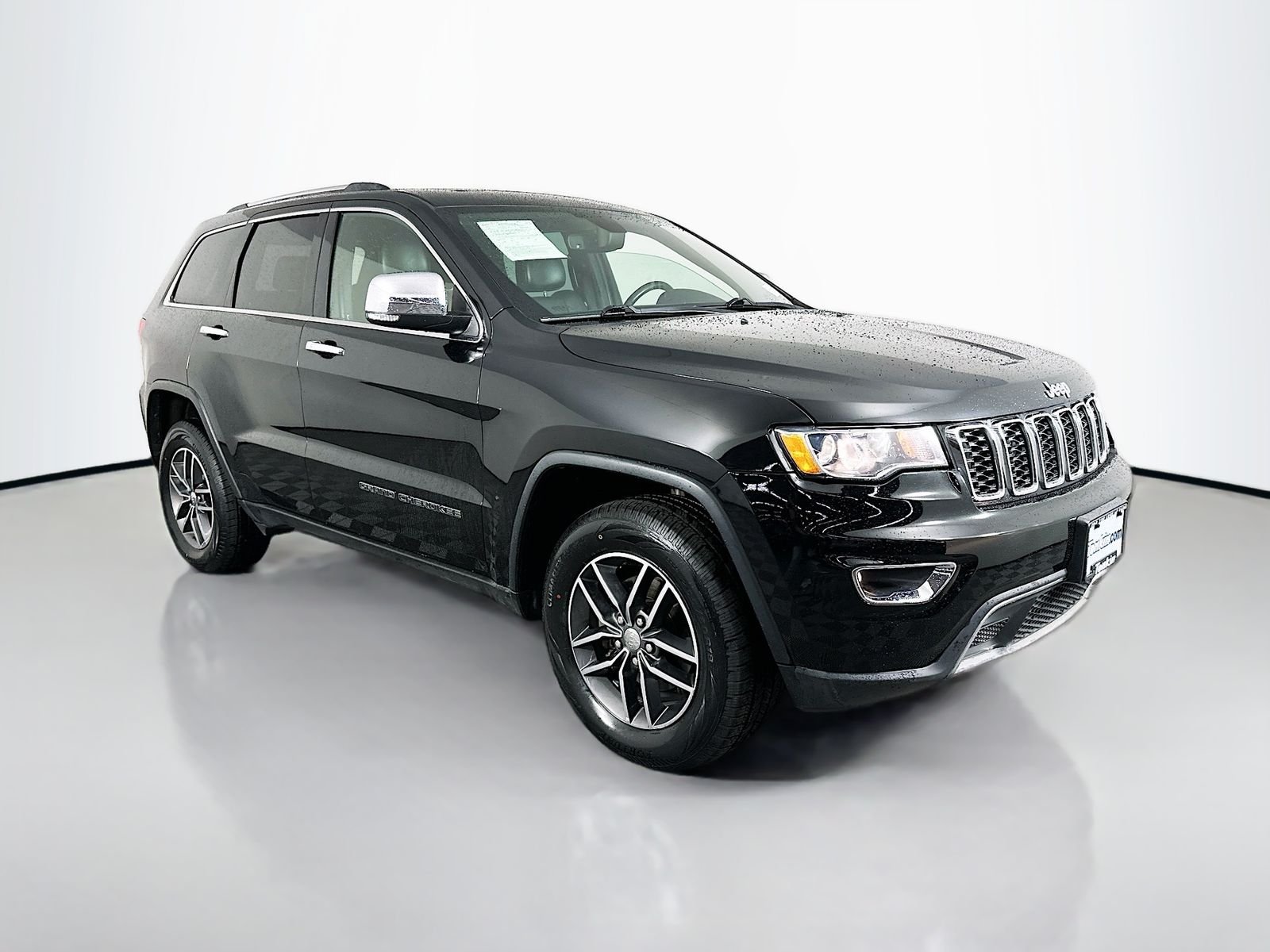 Used 2018 Diamond Black Jeep Limited image 1
