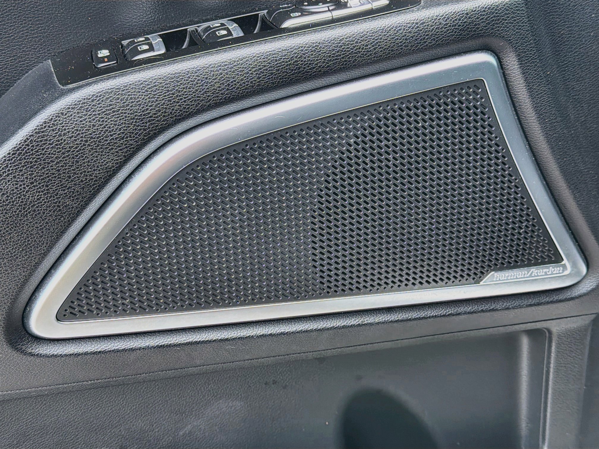 Used 2020 Ebony Black Kia SX image 26