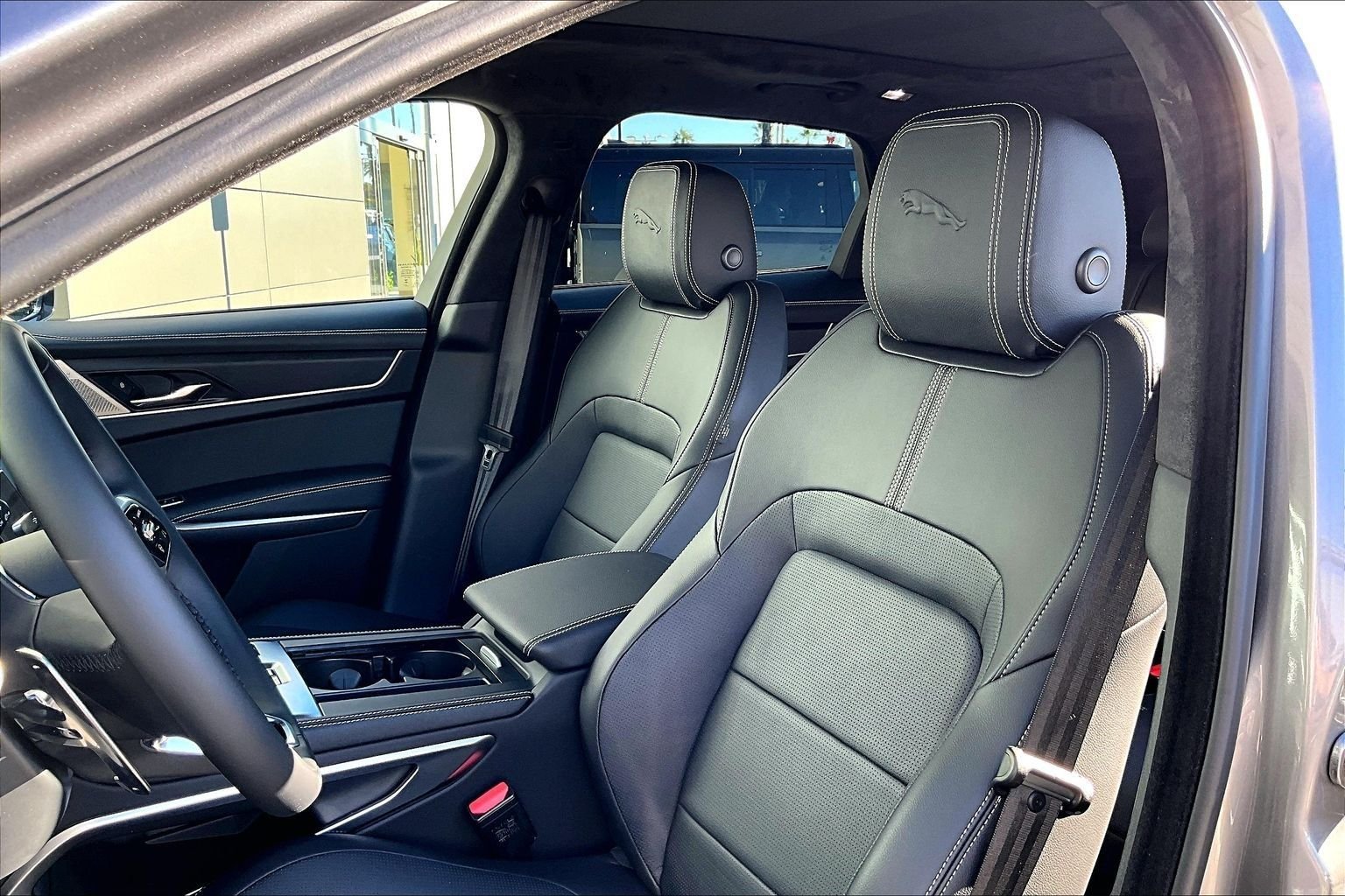 2026 Jaguar F-Pace R-Dynamic S - Photo 9