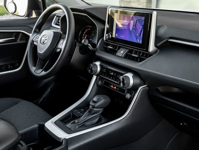 Used 2025 Ice Cap Toyota XLE image 38