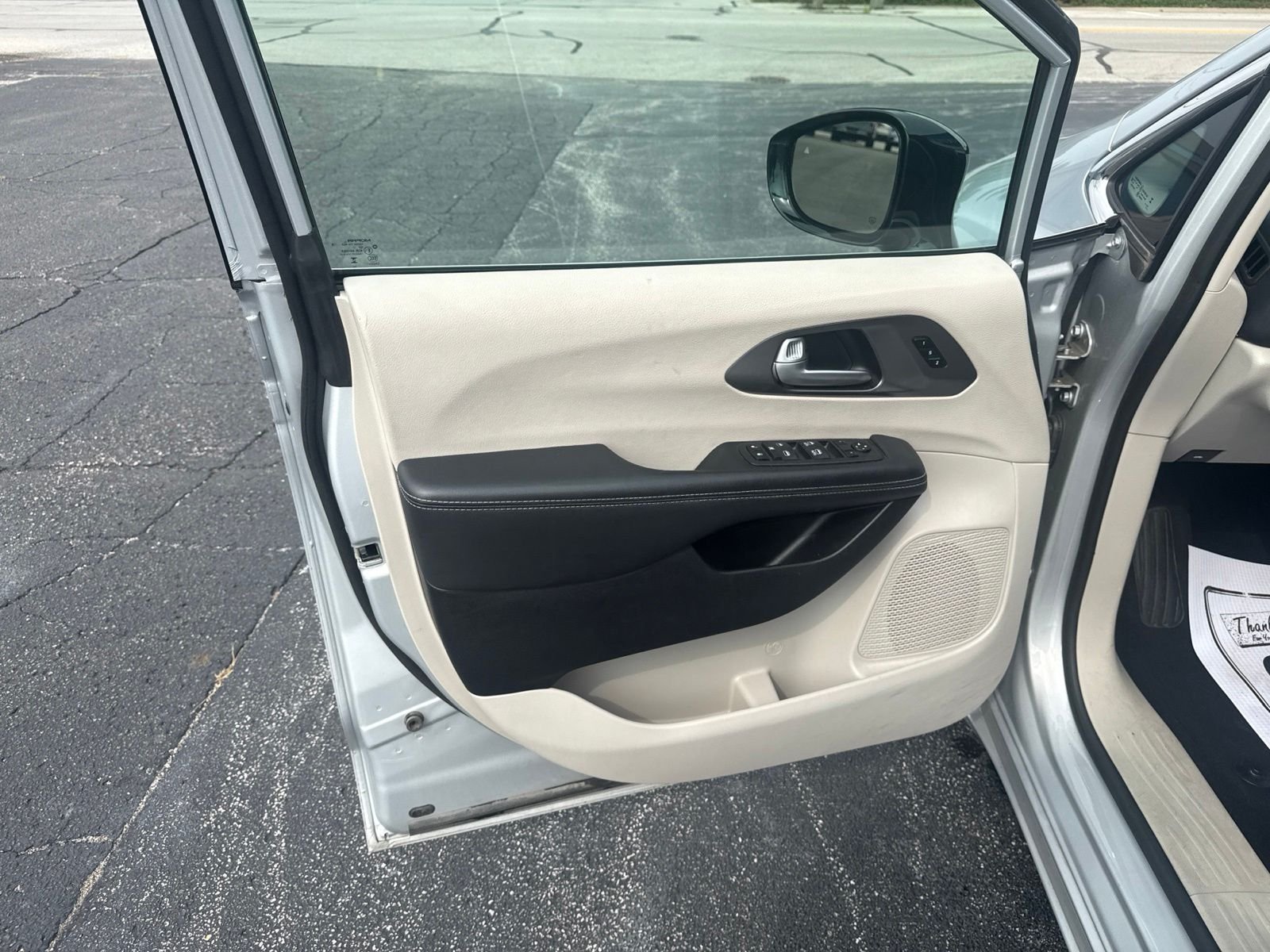 Used 2024 Silver Chrysler Touring L image 11