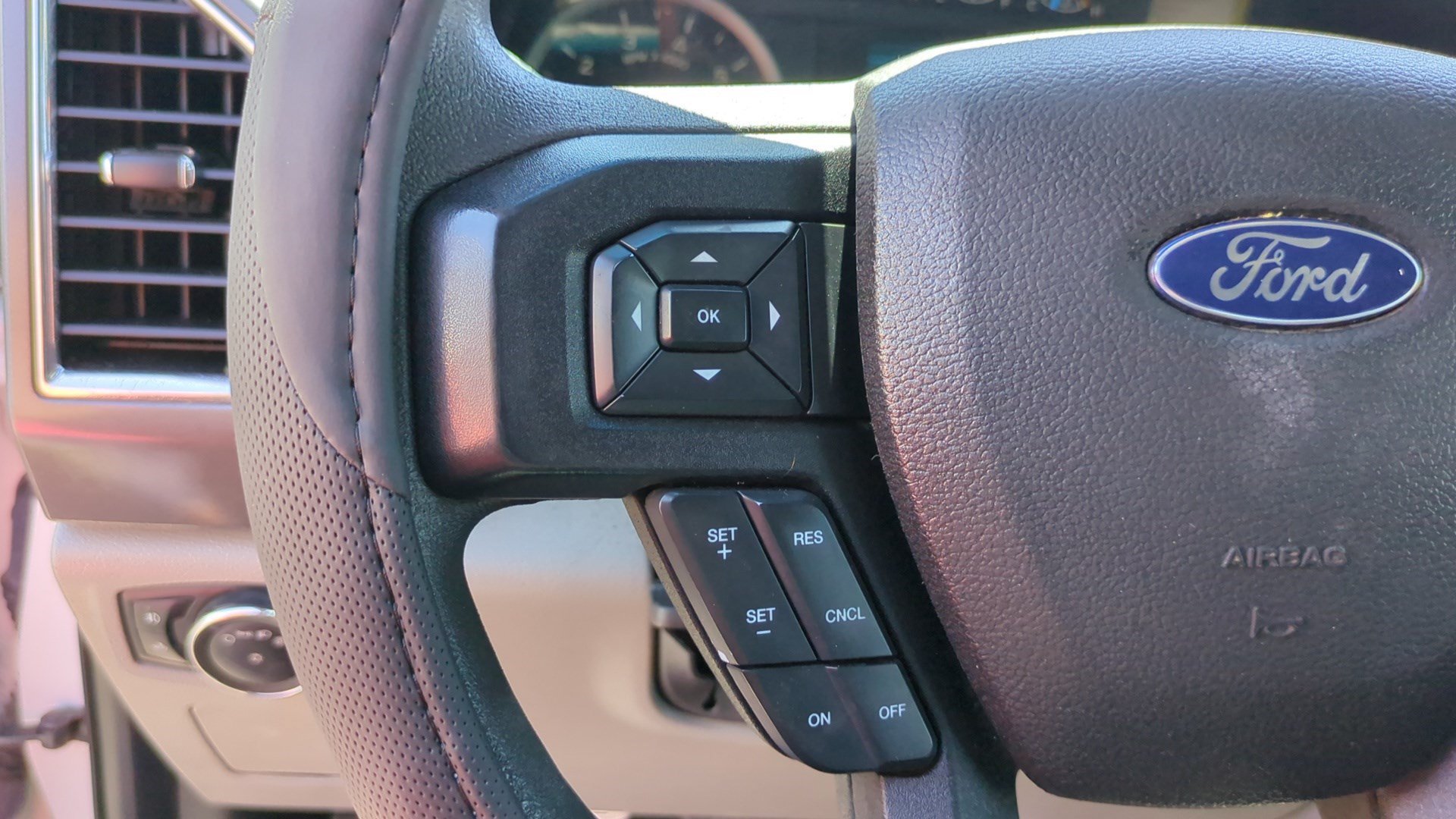 Used 2017 Ehite Ford XL image 16