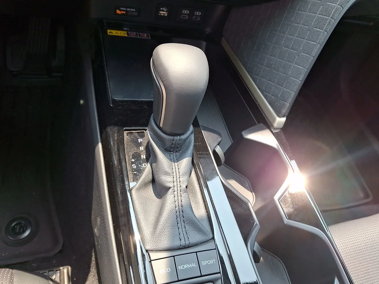 2026 Toyota Camry XLE - Photo 13