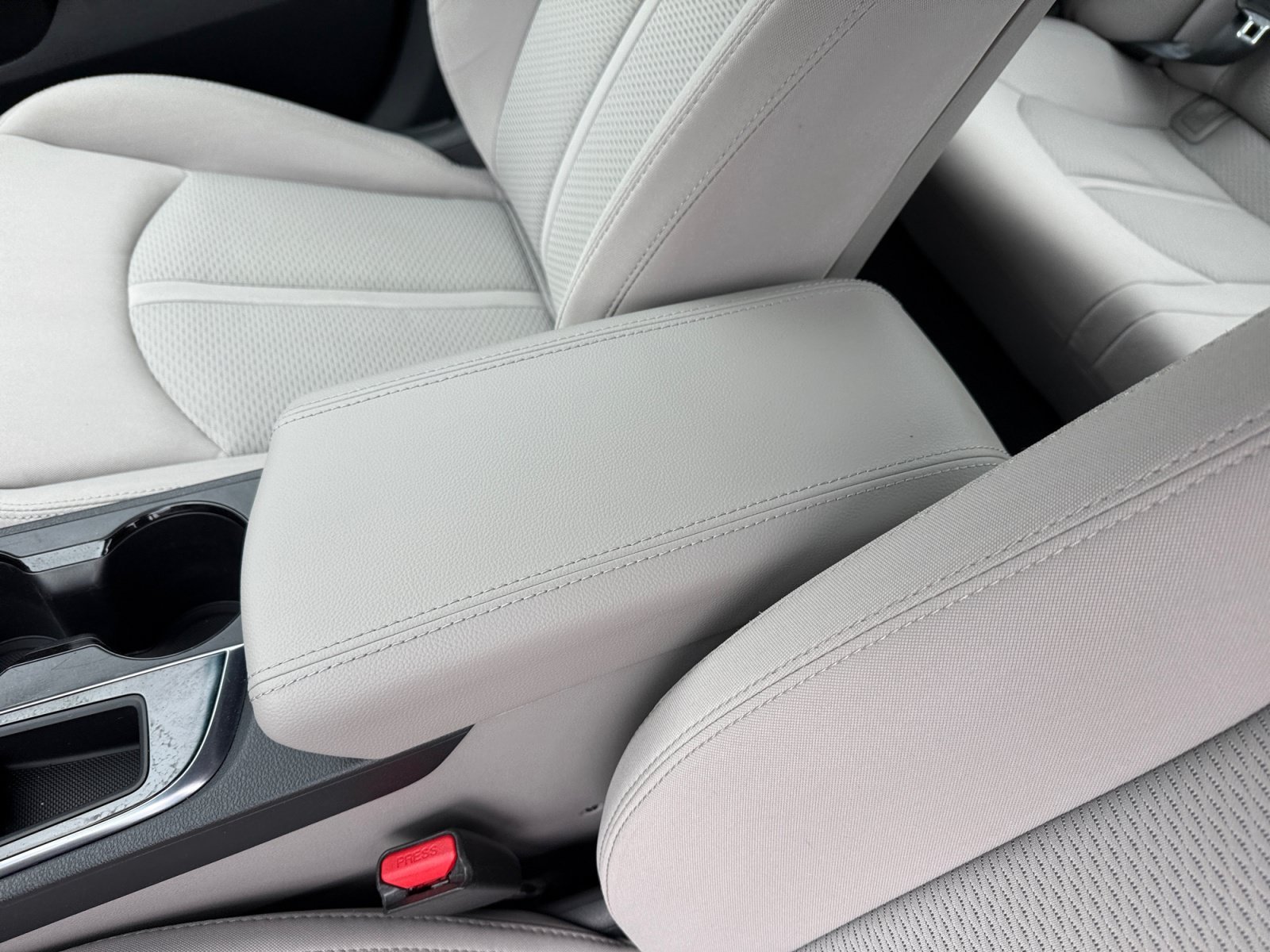 Used 2017 Quartz White Pearl Hyundai Sport image 14