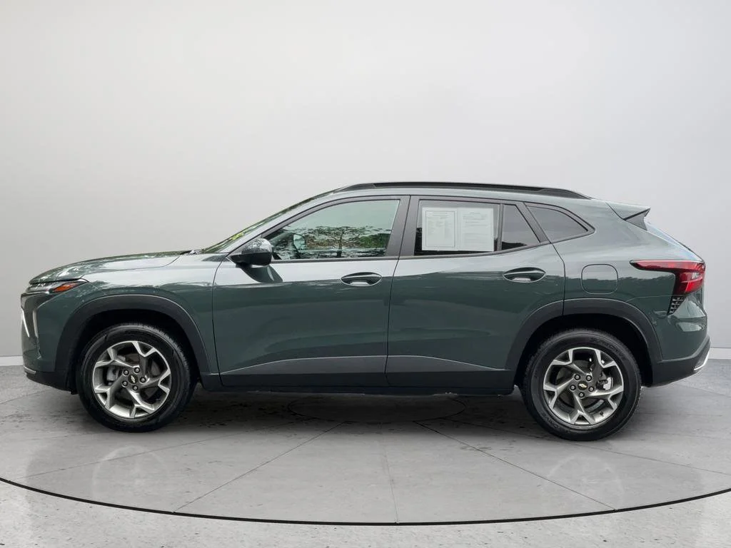 2025 Chevrolet Trax LT - Photo 10