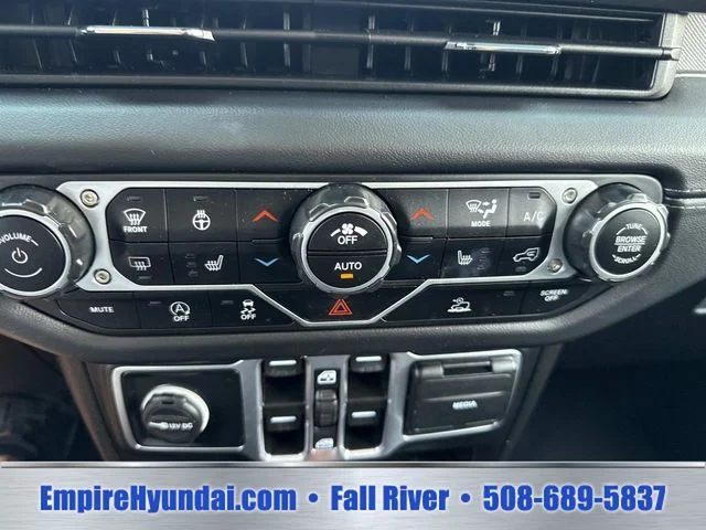 Used 2025 Black Jeep Sahara image 23
