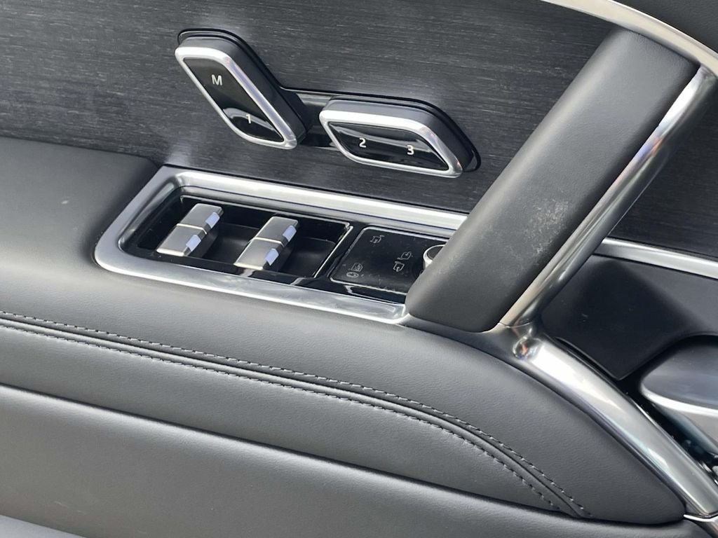 New 2026 Carpathian Grey Land Rover SE image 33