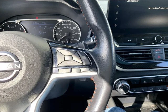 Used 2023 Scarlet Nissan 2.5 SR image 19