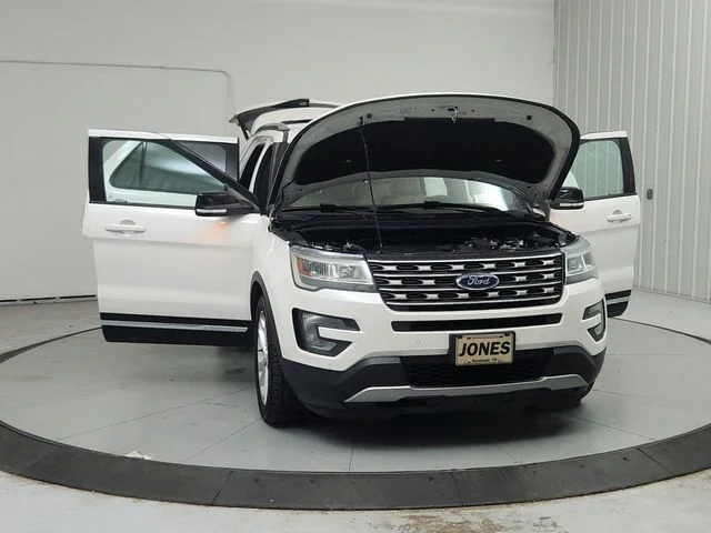 Used 2017 White Ford XLT image 10