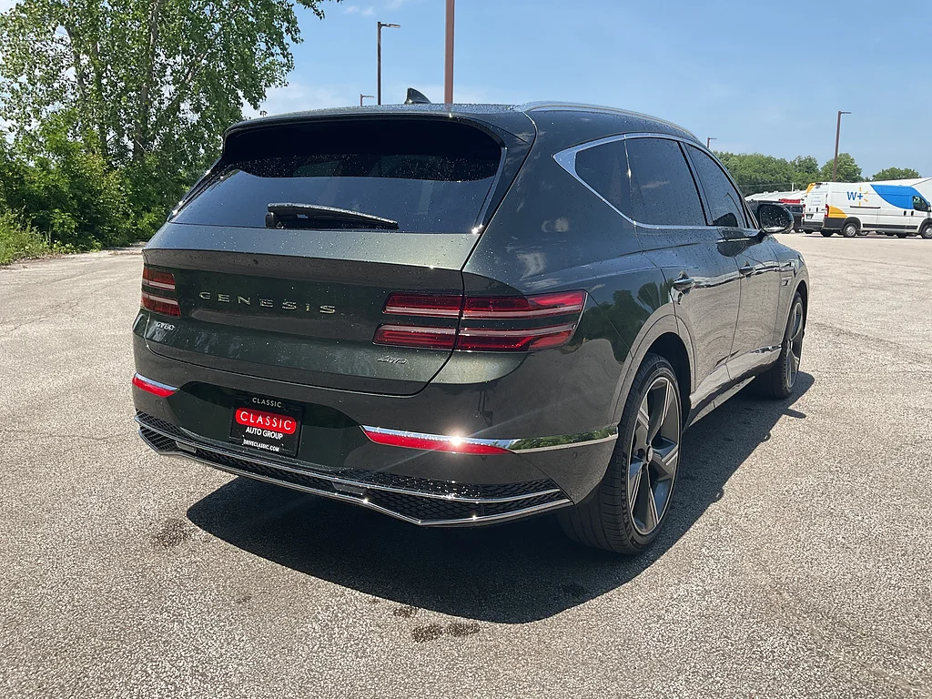 Used 2025 Storr Green Metallic Genesis 2.5T Prestige image 7