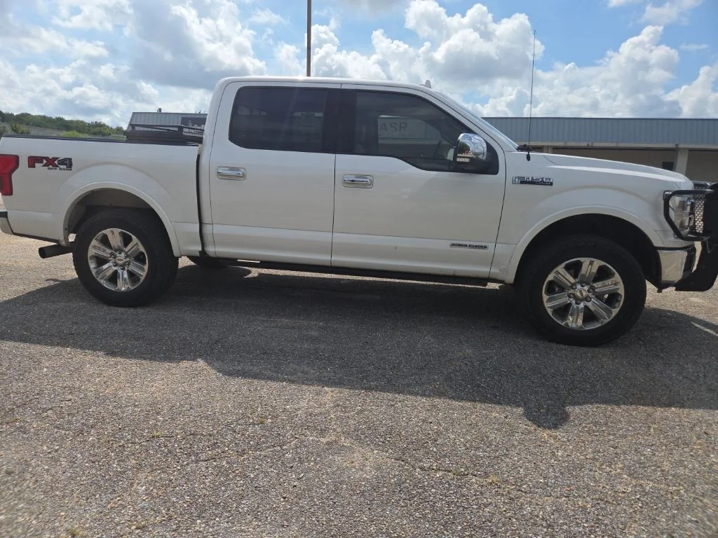 Used 2018 White Ford Lariat image 16