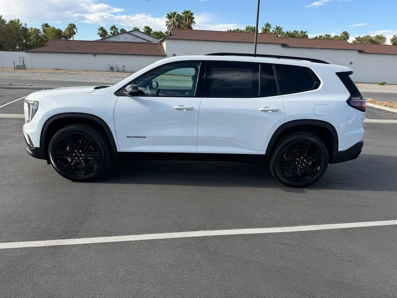 New 2027 Summit White GMC Elevation image 6