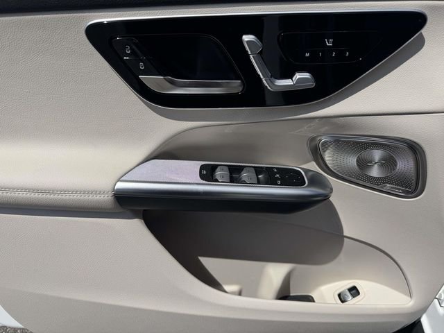 New 2026 Polar White Mercedes-Benz GLC 300 image 17