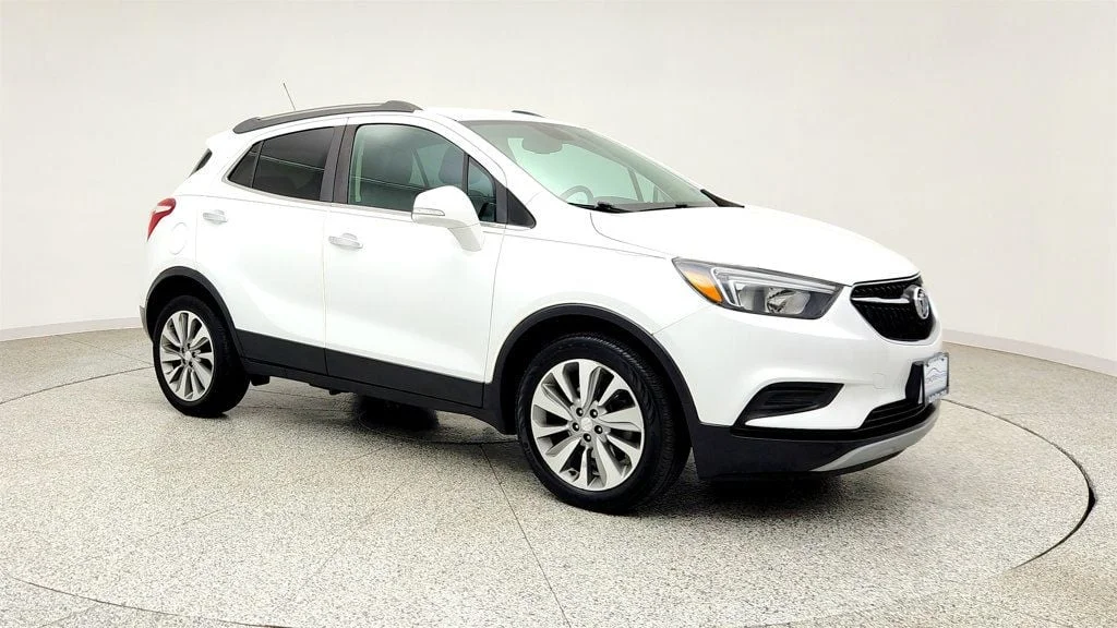 Used 2019 Summit White Buick FWD 4dr Preferred image 3