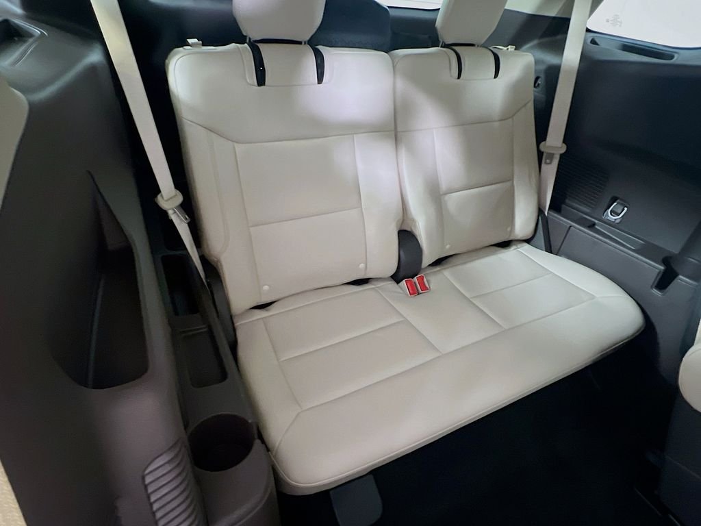 Used 2023 Star White Metallic Tri-Coat Ford Platinum image 29