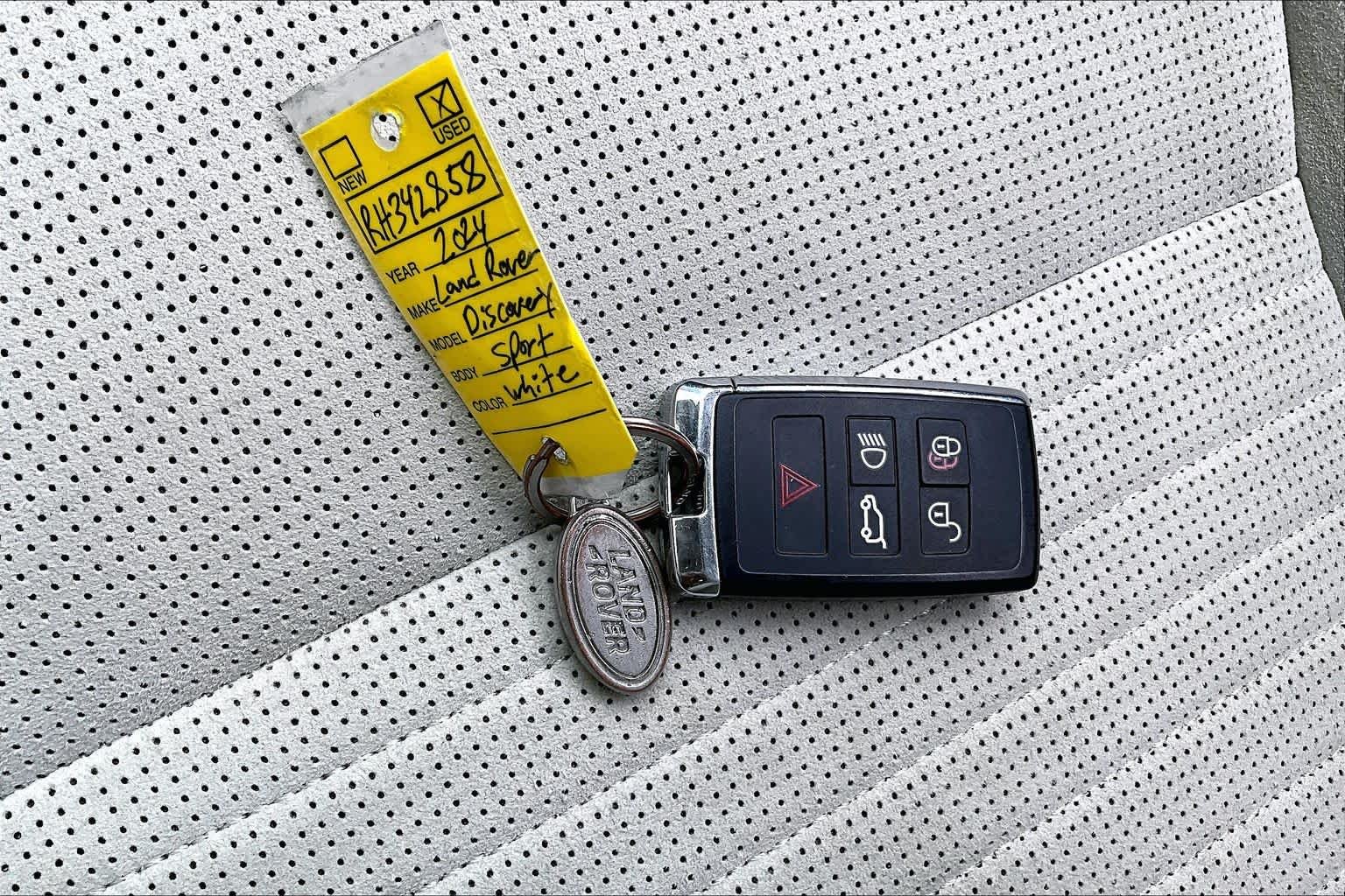 Used 2024 Fuji White Land Rover Core S image 15