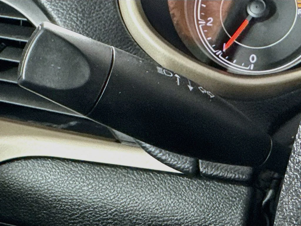 Used 2016 Black Jeep Latitude image 12