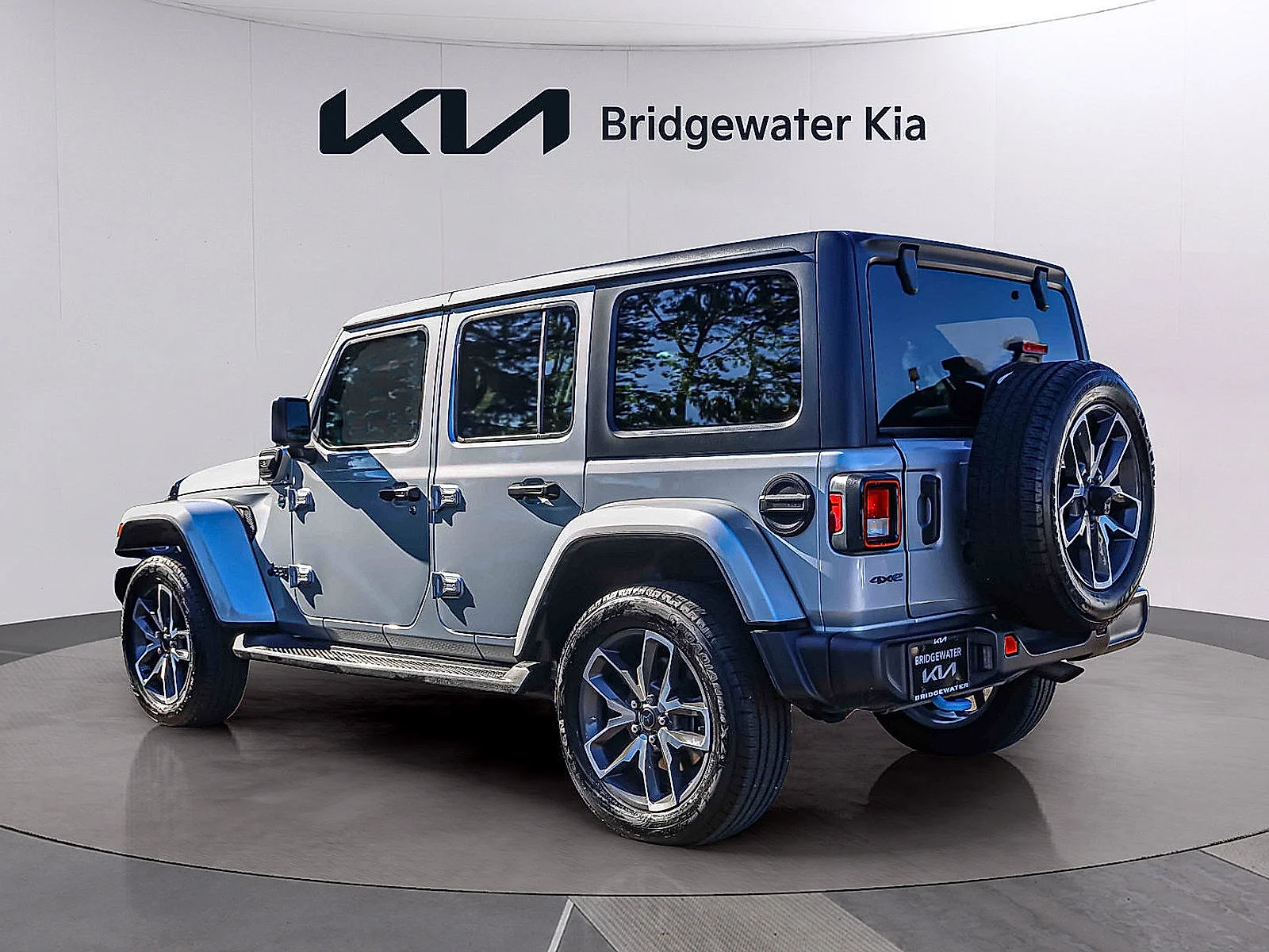 Used 2024 Silver Zynith Clearcoat Jeep Sport S image 4