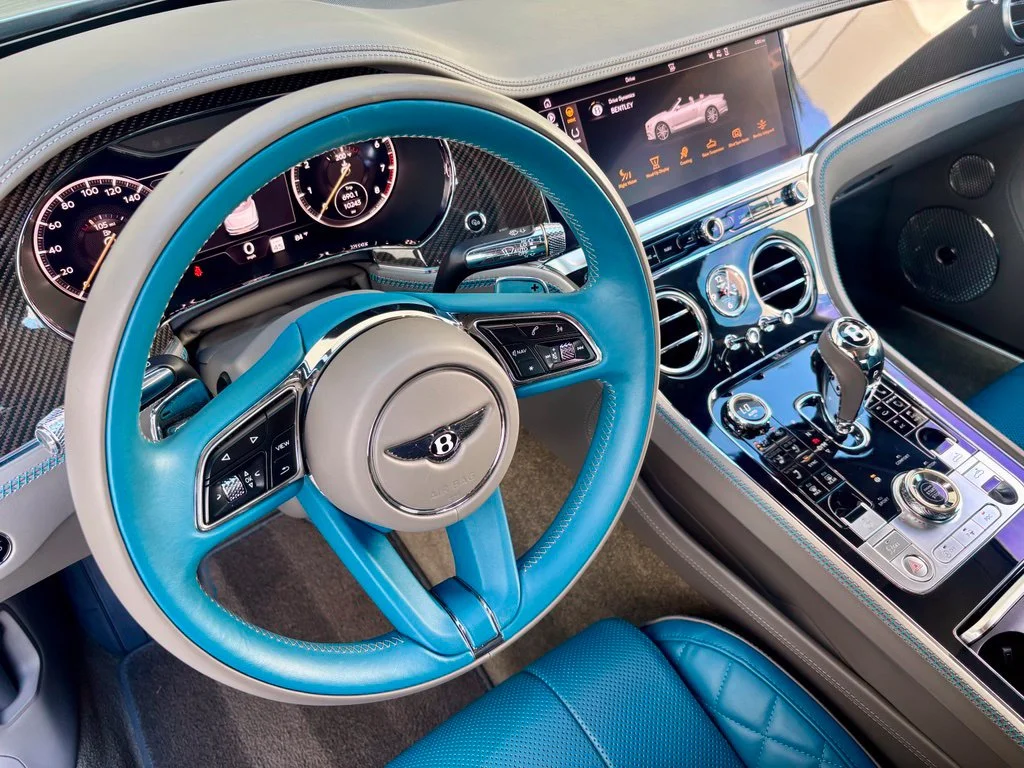 Used 2022 Silver Bentley V8 image 16