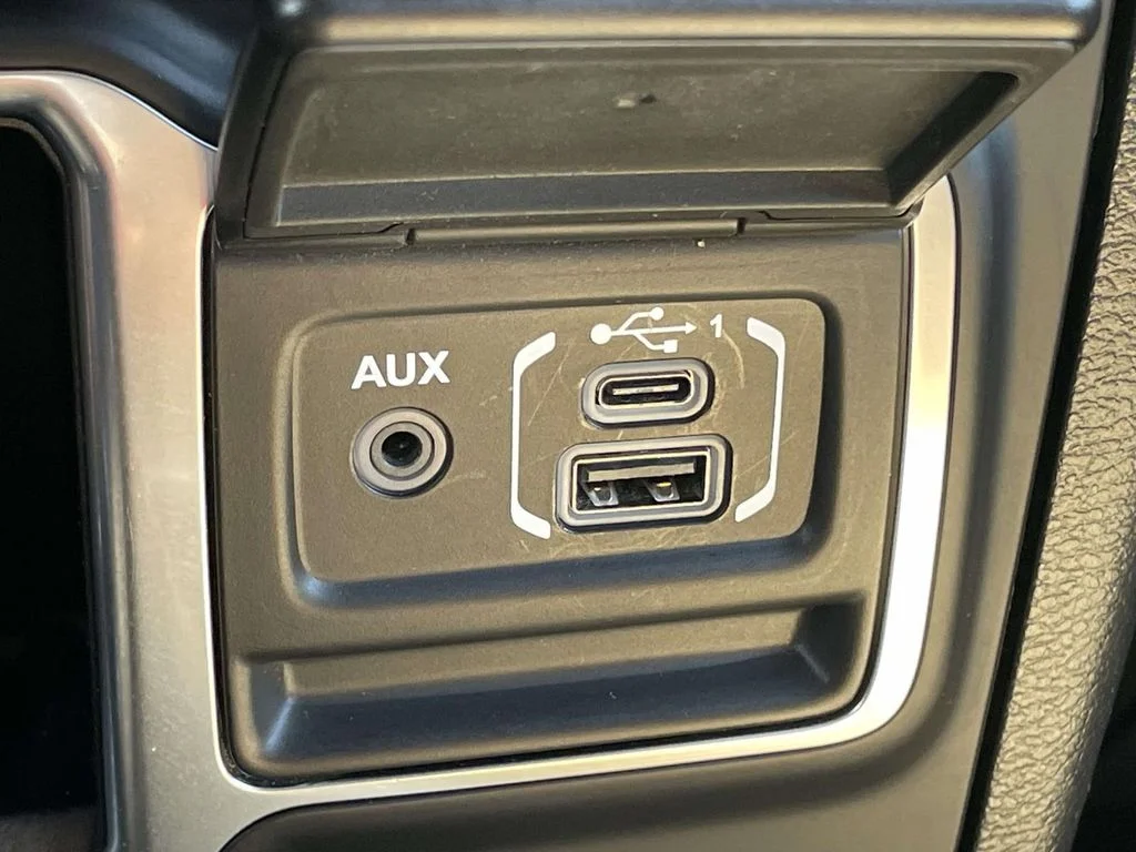 Used 2021 Bright White Clearcoat Jeep Sport image 21