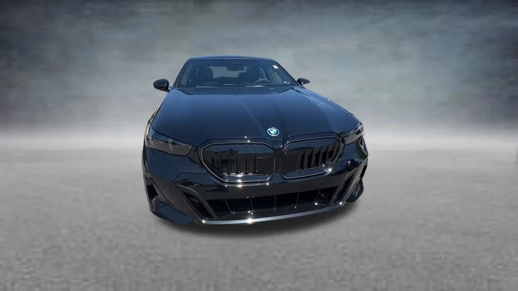 New 2027 Black BMW 550e xDrive image 15